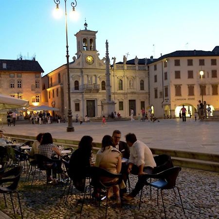 Ampio Trilocale A Udine Centro Apartment Luaran gambar